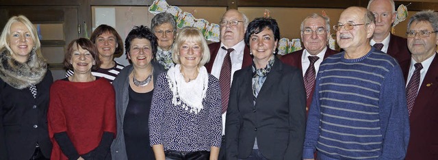 Der Vorstand des MGV Kandern um den Vorsitzenden Kurt Lacoste (4. von rechts)   | Foto: Hartenstein