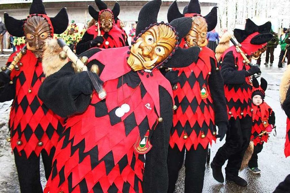 Die gastgebenden Schreckliführten den Festumzug an. (Foto: Karin Heiß) Die gastgebenden Schreckliführten den Festumzug an. (Foto: Karin Heiß)