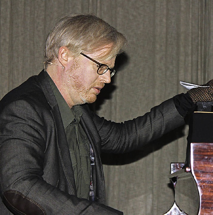 Claudius Bruns ist eher ein Mann der l...iaturpianisten als Meister am Klavier.  | Foto: Martha Weishaar