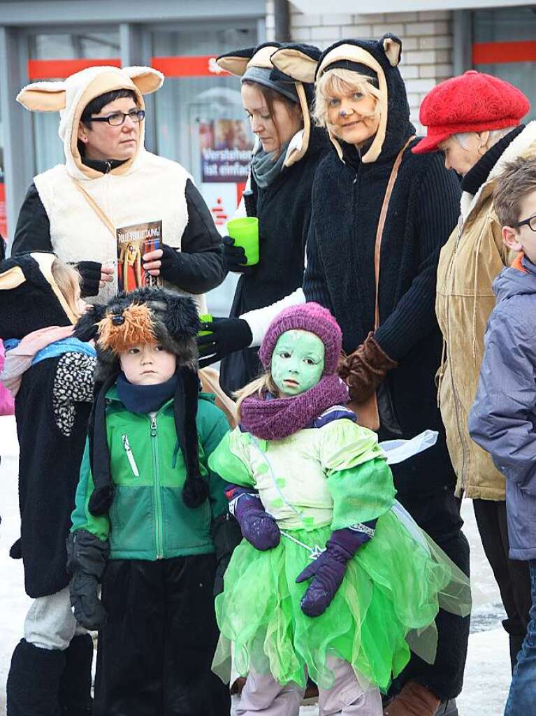 In Stegen beteiligten sich 74 Narrenznfte, Musikkapellen, Guggemusiken und Fasnetcliquen am groen Jubilumsumzug der Waldgeister.