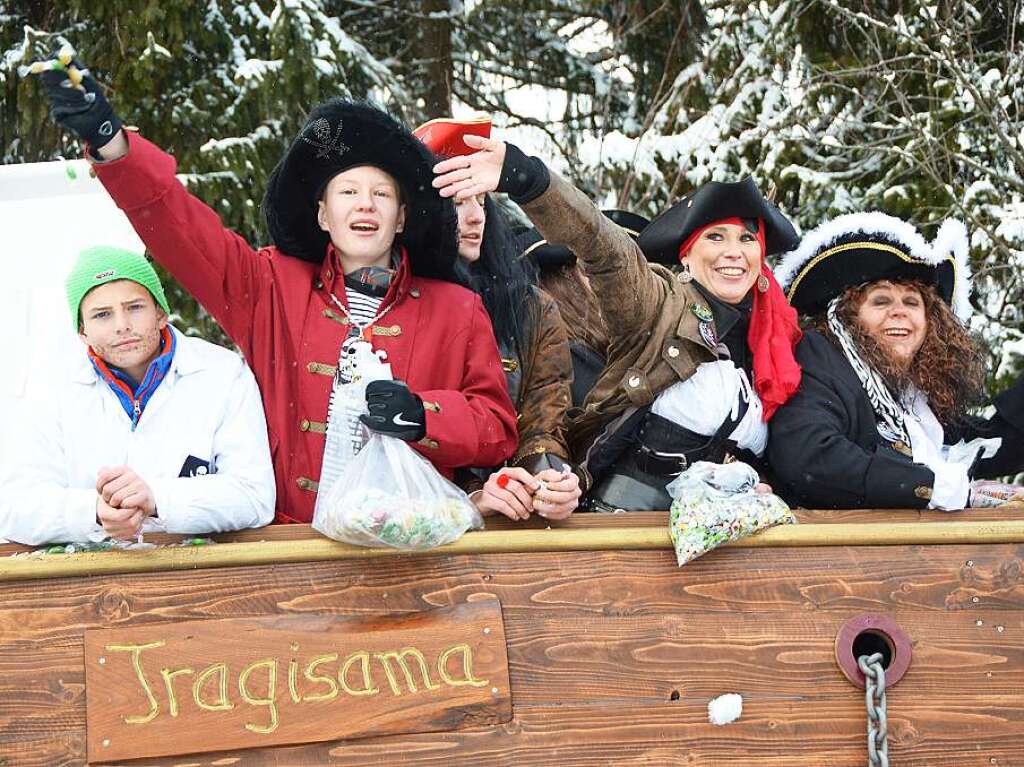 In Stegen beteiligten sich 74 Narrenznfte, Musikkapellen, Guggemusiken und Fasnetcliquen am groen Jubilumsumzug der Waldgeister.