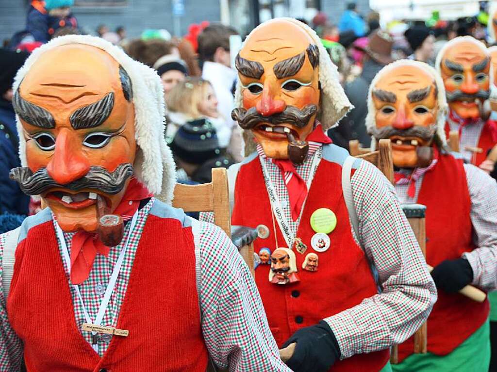 In Stegen beteiligten sich 74 Narrenznfte, Musikkapellen, Guggemusiken und Fasnetcliquen am groen Jubilumsumzug der Waldgeister.