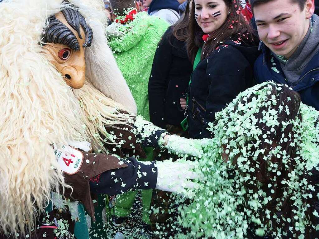 In Stegen beteiligten sich 74 Narrenznfte, Musikkapellen, Guggemusiken und Fasnetcliquen am groen Jubilumsumzug der Waldgeister.