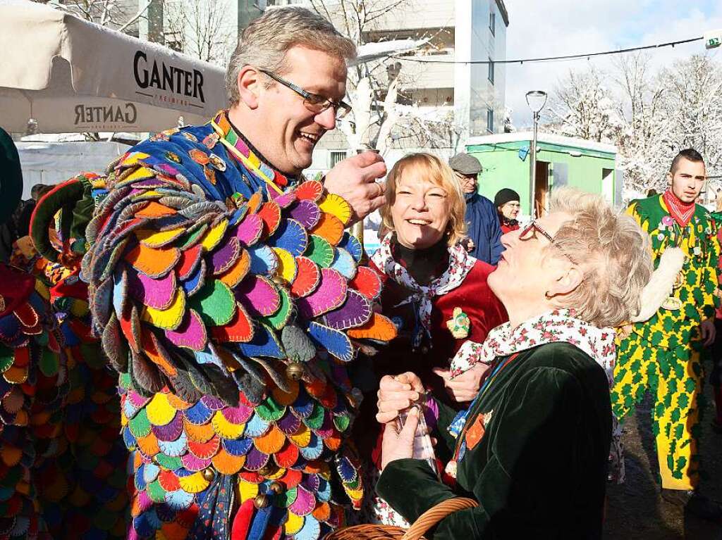 In Stegen beteiligten sich 74 Narrenznfte, Musikkapellen, Guggemusiken und Fasnetcliquen am groen Jubilumsumzug der Waldgeister.