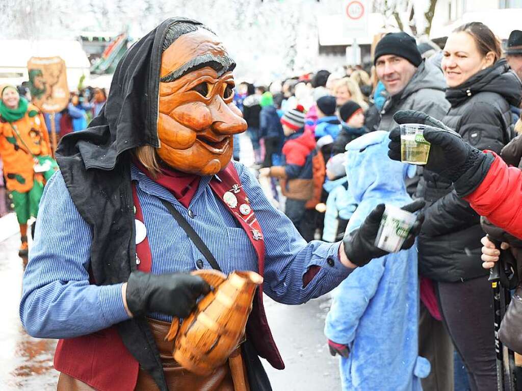 In Stegen beteiligten sich 74 Narrenznfte, Musikkapellen, Guggemusiken und Fasnetcliquen am groen Jubilumsumzug der Waldgeister.