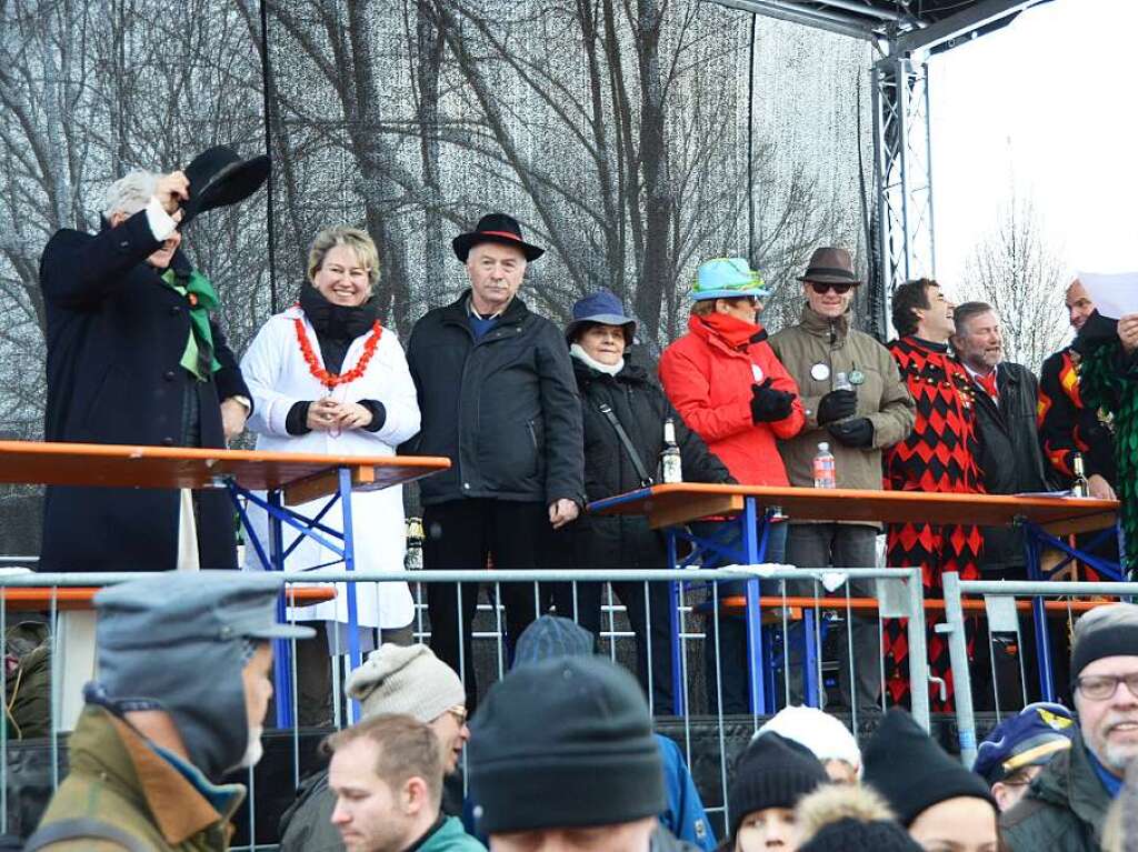 In Stegen beteiligten sich 74 Narrenznfte, Musikkapellen, Guggemusiken und Fasnetcliquen am groen Jubilumsumzug der Waldgeister.