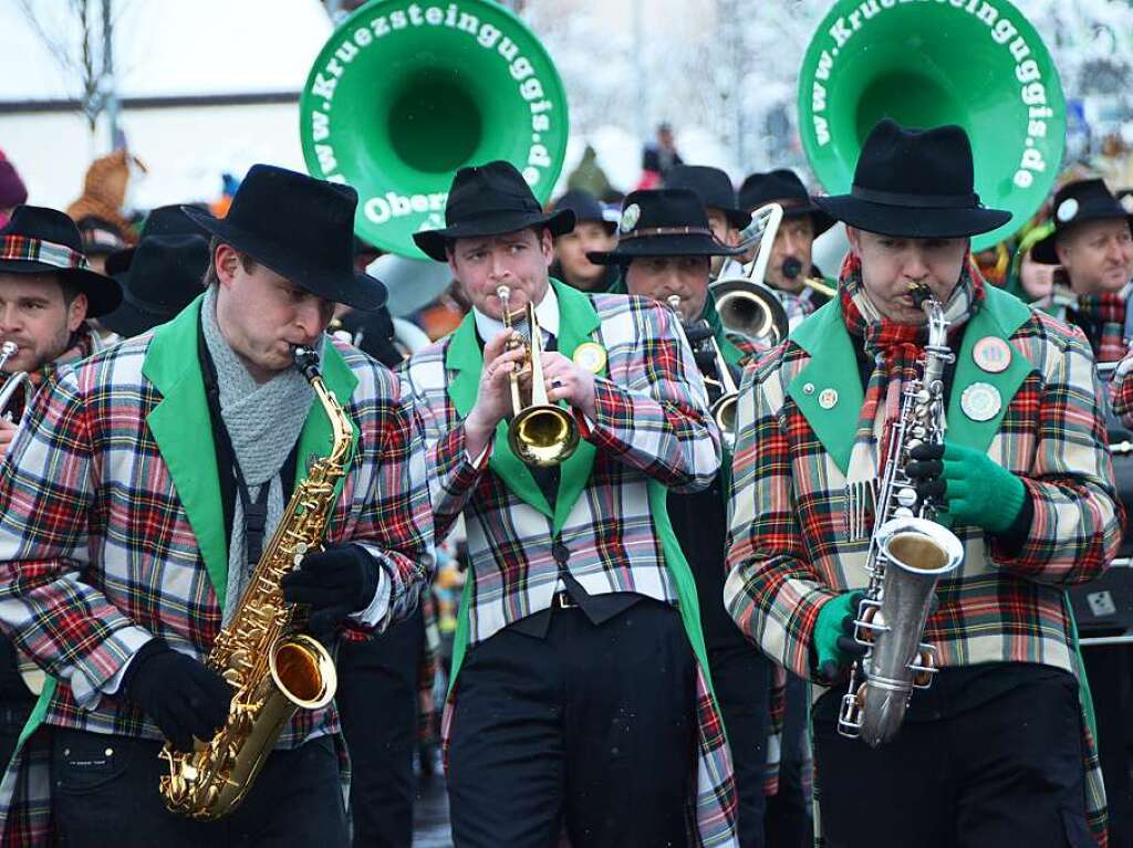 In Stegen beteiligten sich 74 Narrenznfte, Musikkapellen, Guggemusiken und Fasnetcliquen am groen Jubilumsumzug der Waldgeister.