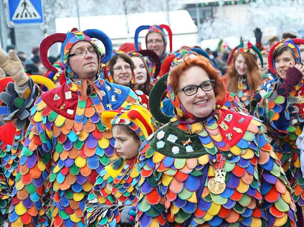 In Stegen beteiligten sich 74 Narrenznfte, Musikkapellen, Guggemusiken und Fasnetcliquen am groen Jubilumsumzug der Waldgeister.