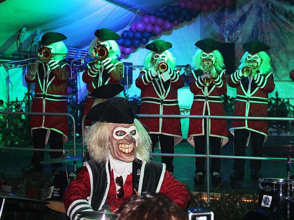 Kein Gaudiabend in Suggental ohne Gugge. Die Blchdngler aus Denzlingen sorgten auch beim Jubilum fr Stimmung im Zelt mit ihrem schrgvertonten Repertoire.