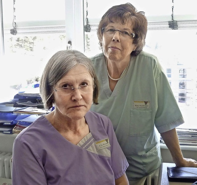 Ute Brunner (links) und Rita Waldvogel...nsweisen ihrer Patienten einzuordnen.   | Foto: Merle Hilbk
