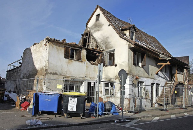 Diese beiden Gebude in Altweil werden in Krze verschwinden.   | Foto: Frey