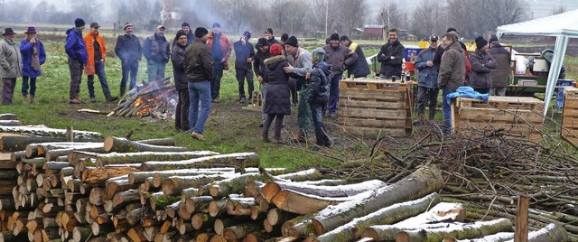 Die  erste Holzversteigerung am Schach...weiler wurde zu einem frhlichen Fest.  | Foto: Christine Weirich