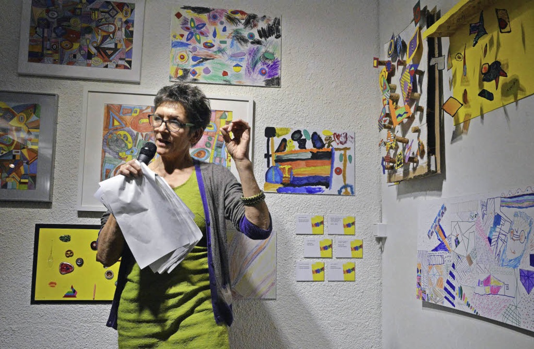 Projektleiterin Caroline Buffet erklrte die Werke.   | Foto: Barbara Ruda
