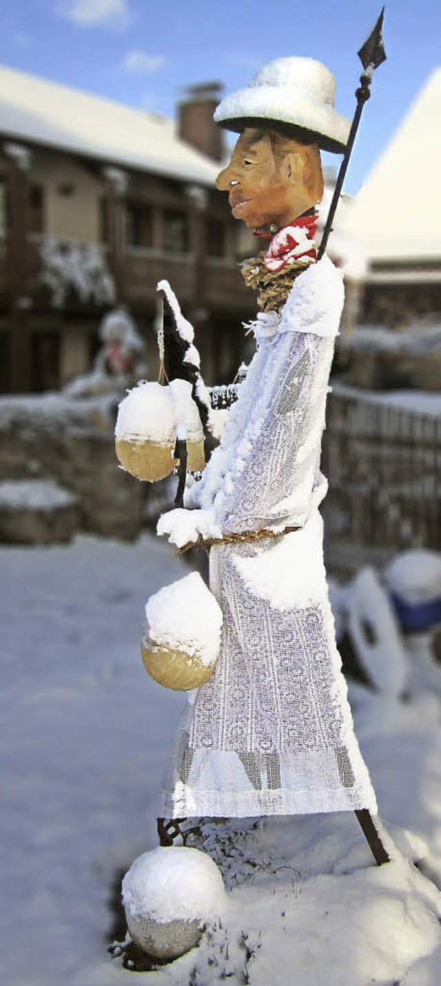 WINTERAUSTREIBEN - ein alter Brauch de...und das mit krftigem Schneefall.  rmn  | Foto: Reiner Merz