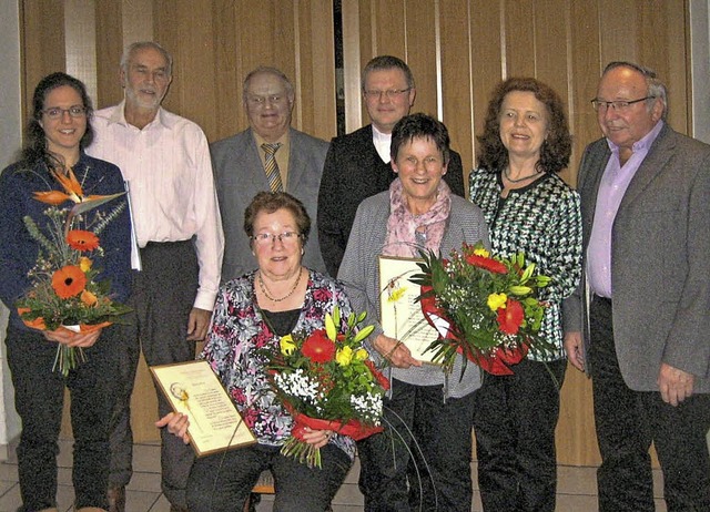 Der Kirchenchor Herbolzheim ehrte bei ...ier  verdiente Sngerinnen und Snger.  | Foto: Reinhold Hmmerle