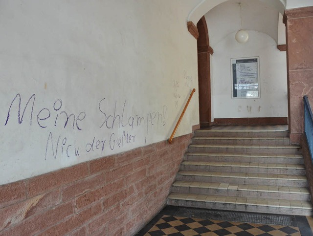 Schmiererei am Treppenaufgang zum Rathaus II  | Foto: CHRISTIAN KRAMBERG