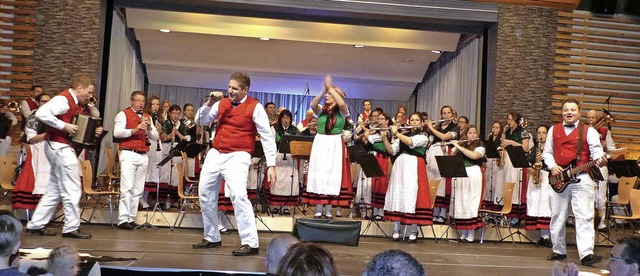 Die drei Dorfrocker sorgten fr Hochstimmung im Stadl.    | Foto: dieter fink