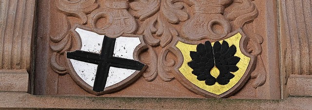 Das linke Wappen steht fr den Deutsch...r  das Adelsgeschlecht der Hallwyler.   | Foto: Karl Braun