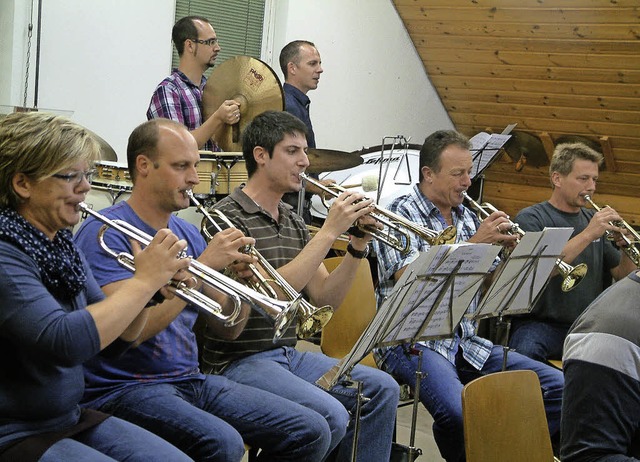 Das Projektorchester des Musikvereins ...iktheater &#8222;Kriminell gut&#8220;.  | Foto: Roswitha Frey