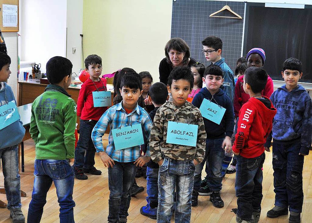 Kinder, deren Eltern in der Flüchtling...ag im Theresianum willkommen geheißen.  | Foto: Kai Kricheldorff