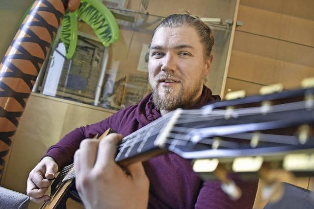 Gitarrist Michael Bitz hat in Freiburg fr sich den Gypsy-Jazz entdeckt