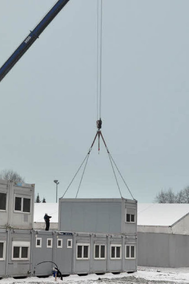 Angeliefert werden derzeit die Container auf dem Sportplatzgelnde in Norsingen.  | Foto: Andrea Gallien