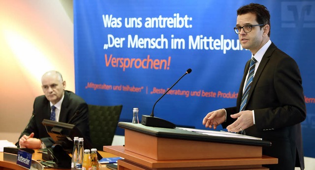 Der Vorstandsvorsitzende Peter Rottene... Volksbank Lahr fr 2015 vorgestellt.   | Foto: Christoph Breithaupt
