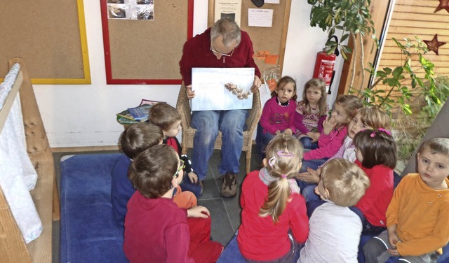 Lesepaten erzählen den Kindern schöne Geschichten. | Foto: Privat Lesepaten erzählen den Kindern schöne Geschichten. | Foto: Privat