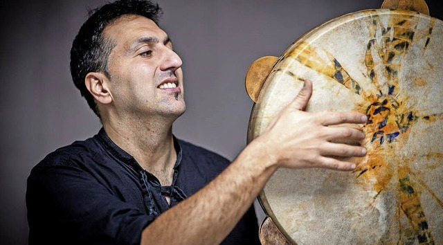 Murat Coskun  ist einer der Musiker beim Fest der Begegnung im Burghof.    | Foto: ZVG