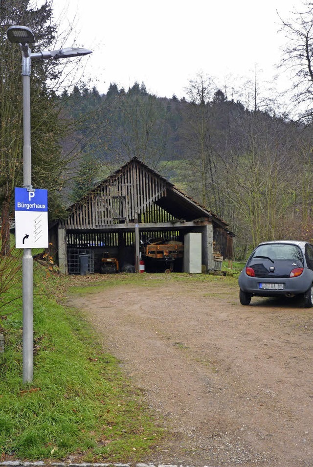 Noch nutzen Autofahrer das Grundstck ... einzig freie  im Besitz der Gemeinde.  | Foto: Dirk Sattelberger