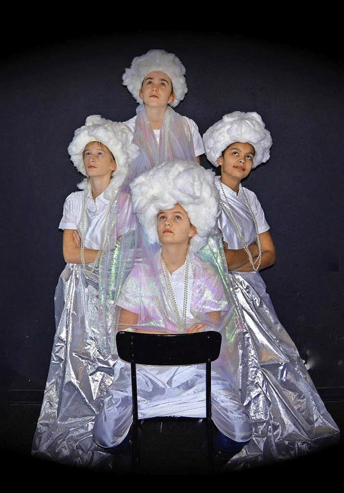 <BZ-FotoAnlauf>Theater zwo:</BZ-FotoAnlauf> lustige Wolken  | Foto: schule