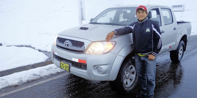 Auf den Pickup angewiesen ist Padre He...n der peruanischen Gemeinde Huancapi.   | Foto: Privat