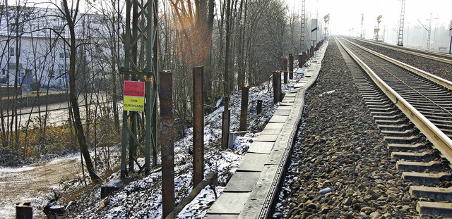 Die Verankerungen fr die Lrmschutzwa... erst zum Jahresende vollzhlig sein.   | Foto: FREY