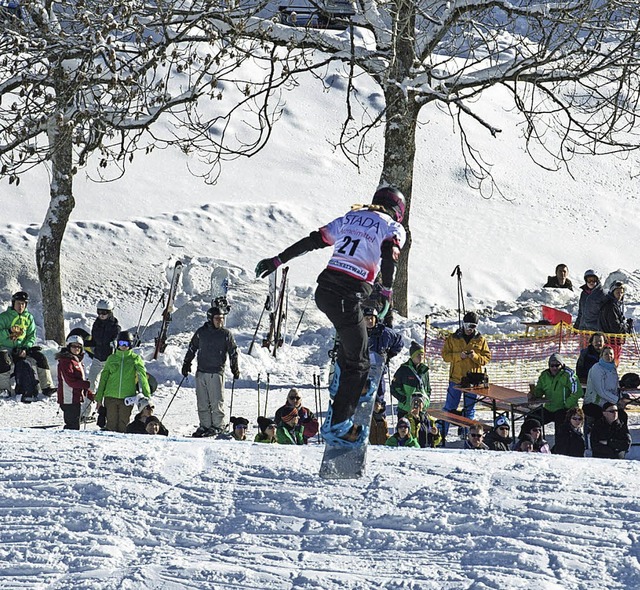 Wellen und akrobatische Sprnge ber d...rtlichen Alltag der Snowboardcrosser.   | Foto: Patrick Seeger