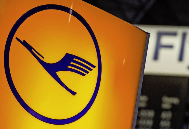 Muss nicht mehr am Boden bleiben: Lufthansa-Kranich  | Foto: dpa