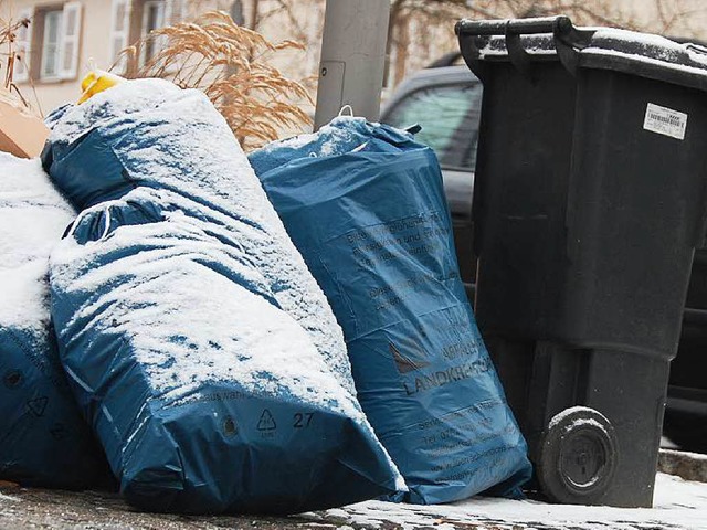 Der Mll wird in diesen Tagen nicht immer pnktlich abgeholt.  | Foto: Herbert Frey