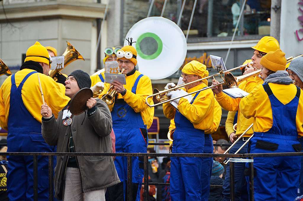 Die Stadtkapelle Offenburg heizt den Narren musikalisch ein