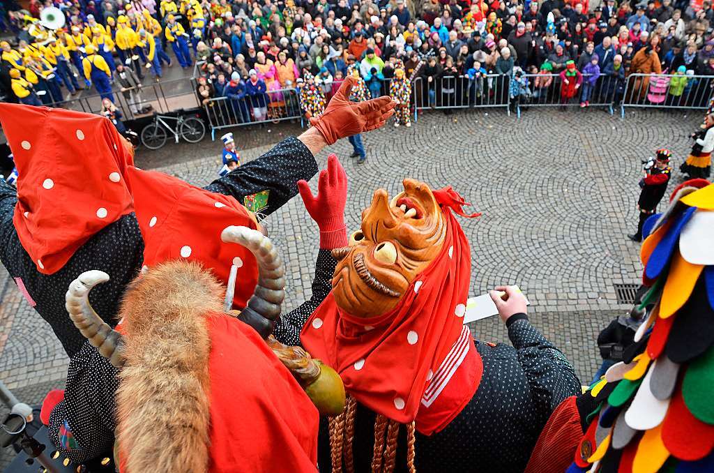 Das Rathaus ist bernommen und fest in Narrenhand.