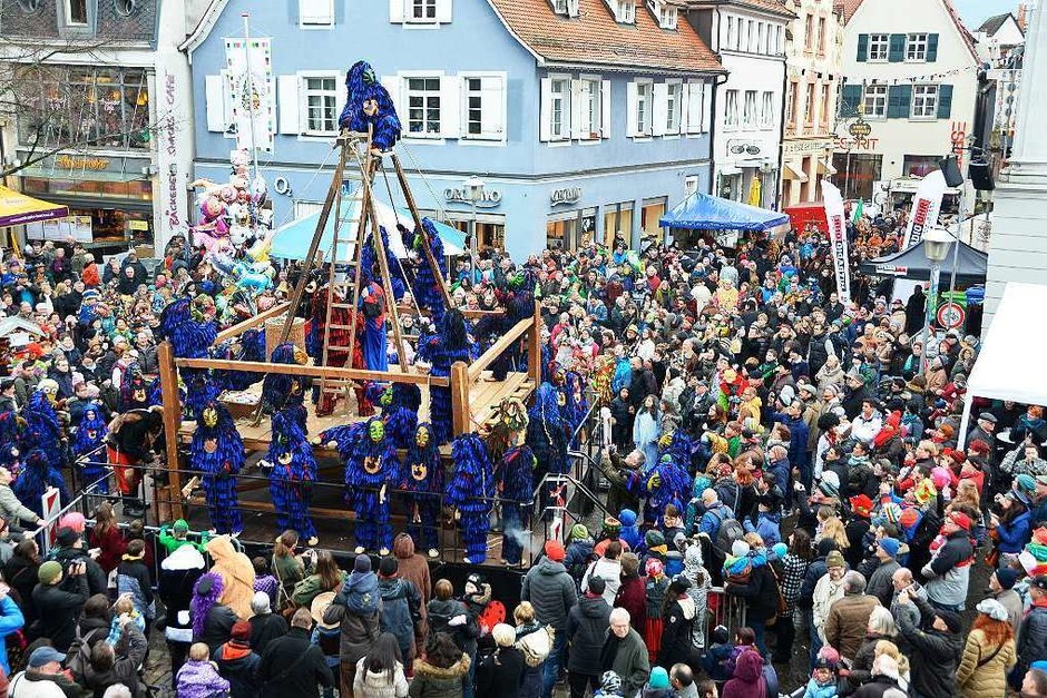 Der Schindbock der Bohlsbacher Krabbenaze gehört zum Offenburger Narrentag wie das Scheeserennen (Foto: Helmut Seller) Der Schindbock der Bohlsbacher Krabbenaze gehört zum Offenburger Narrentag wie das Scheeserennen (Foto: Helmut Seller)