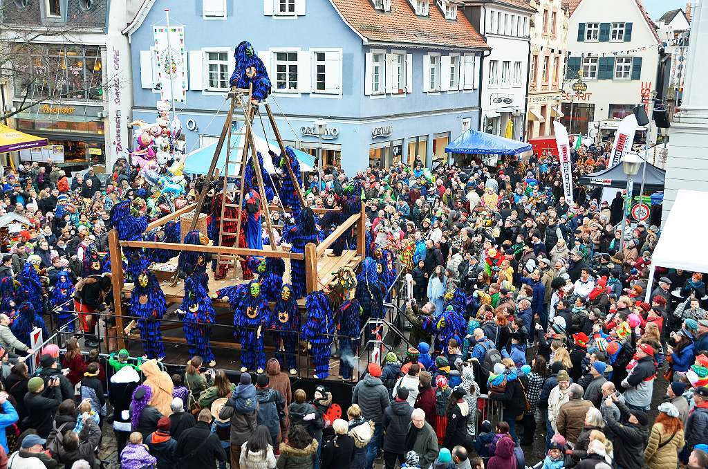 Der Schindbock der Bohlsbacher Krabbenaze gehrt zum Offenburger Narrentag wie das Scheeserennen