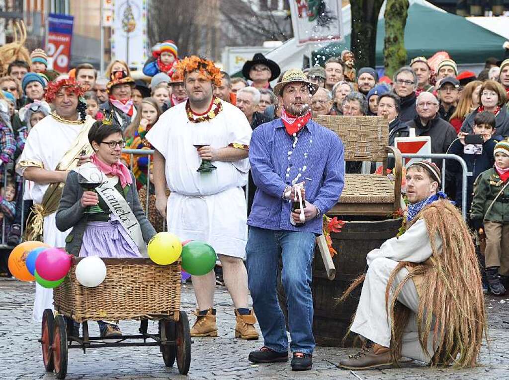 Der Sekt vom Weingut Franckenstein hat Dampf!  Auf 13,50 Meter bringt es beim „Wettschieen“  der Korken von Stefan Huschle, der mit Manuela I. zum Scheesenrennen antritt – und am Ende gewinnt.