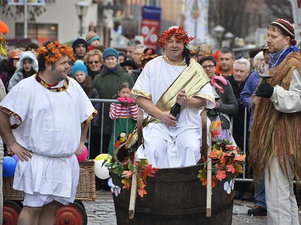 Tritt mit einer Weinfass-Scheese Marke Eigenbau an: das Team der WG aus Fessenbach.