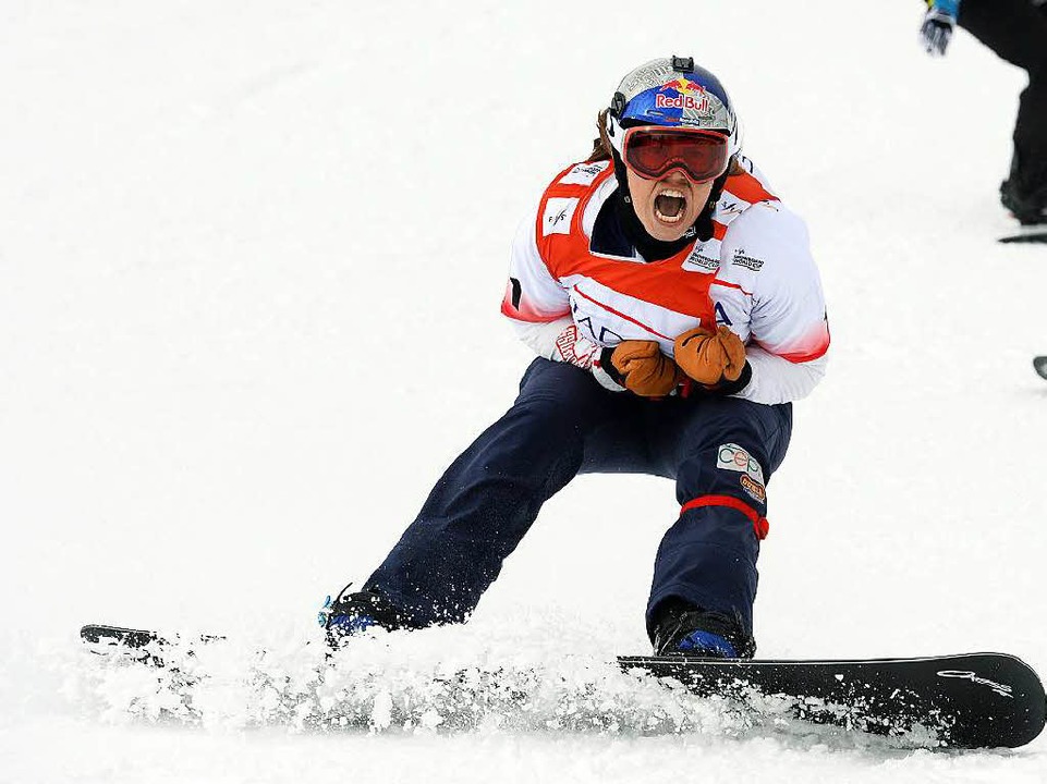 Eva Samkova aus Tschechien jubelt ber ihren Sieg im Weltcup der Frauen  | Foto: dpa