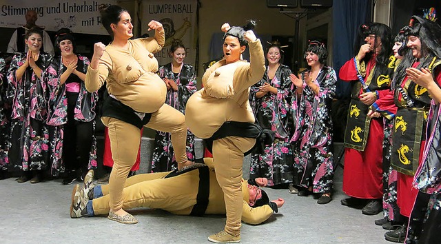 Als Samurais, Geishas und am Ende wohl...llendorf verdientermaen viel Beifall.  | Foto: Erhard Morath