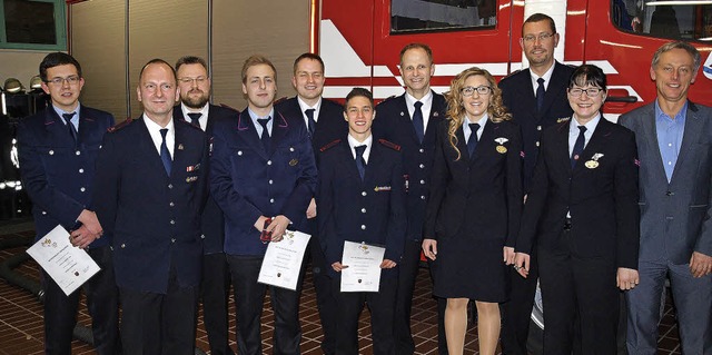 Bei der Freiwilligen Feuerwehr Lrrach...gskommandant Sascha Vollet vornahmen.   | Foto: Paul Schleer