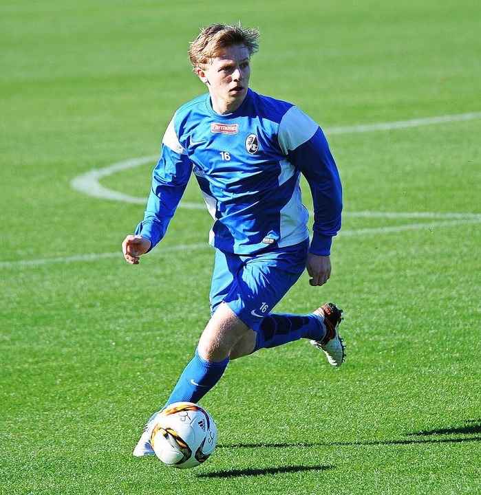 Ein Weg zur�ck in kleinen Schritten: S...er von Sotogrande wieder mit dem Ball.  | Foto: Achim Keller