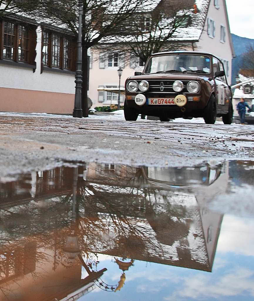 Raritten und echte Schmuckstcke, aber auch einige „Alltagsautos" kamen am Samstag nach Kirchzarten zum Auftakt der ersten Winterrallye