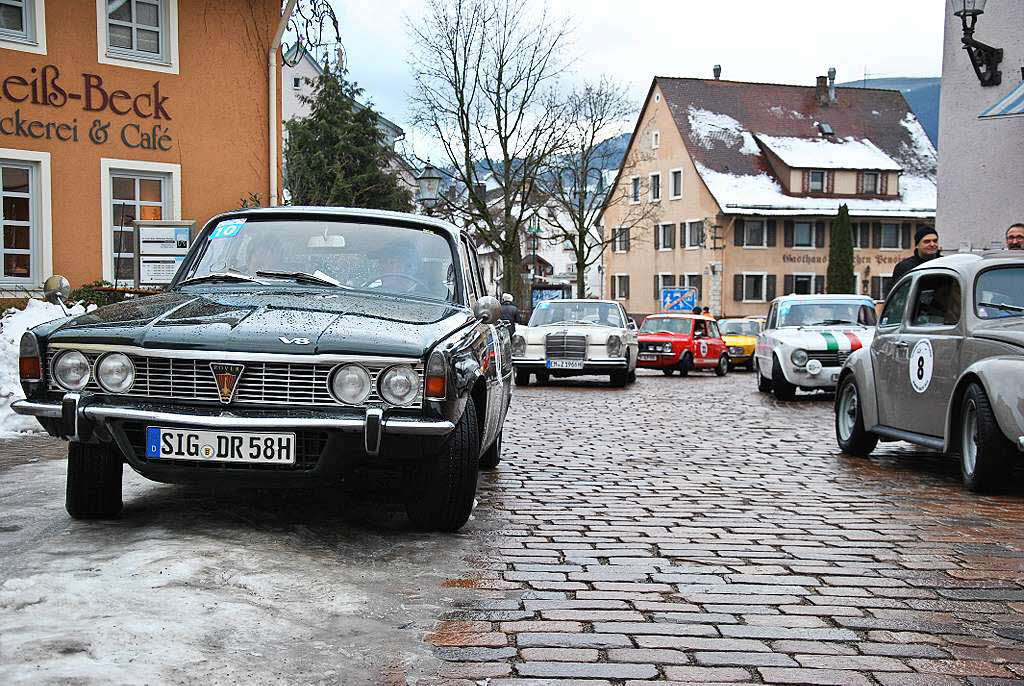 Raritten und echte Schmuckstcke, aber auch einige "Alltagsautos" kamen am Samstag nach Kirchzarten zum Auftakt der ersten Winterrallye