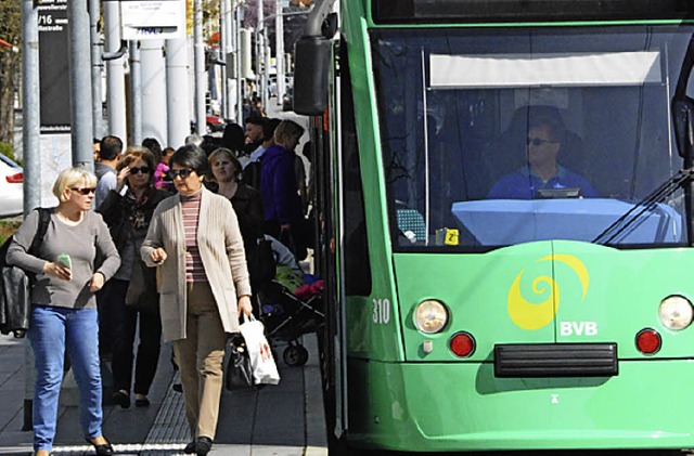 Verkehrsstrme intelligent lenken &#82...einer Gesamtstrategie, sagt OB Dietz.   | Foto: Lauber