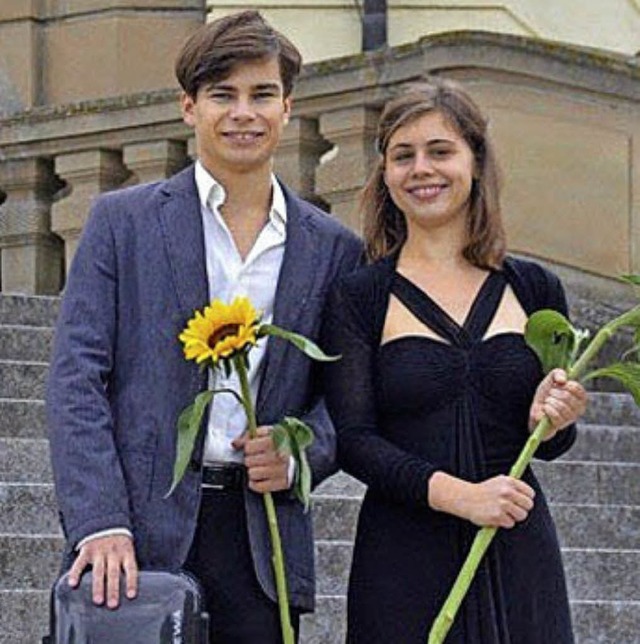 Auf dem Podium stehen  die jungen Kns...nd Mirjam Katharina Wagner (Klavier).   | Foto: Privat